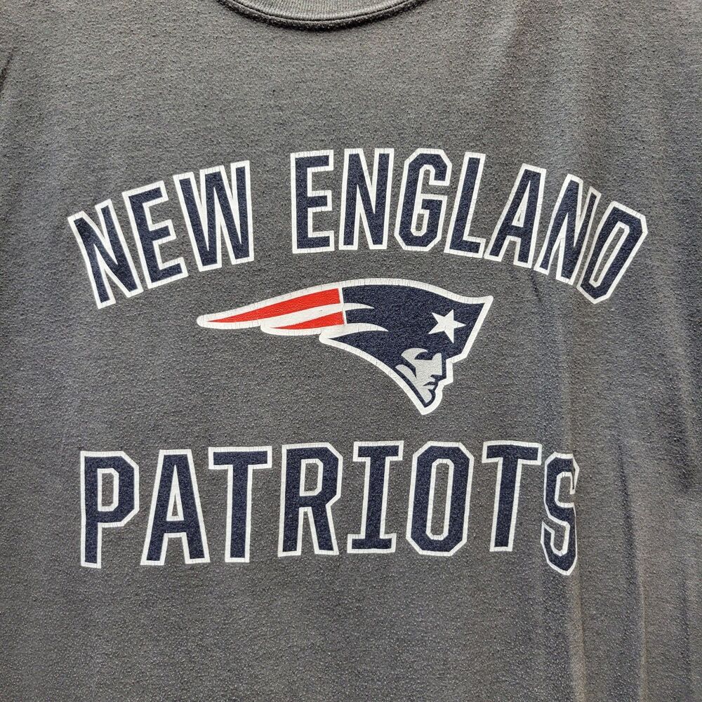 New England Patriots T Shirt Men's Medium Fanatics Gray NFL Football - Picture 2 of 4